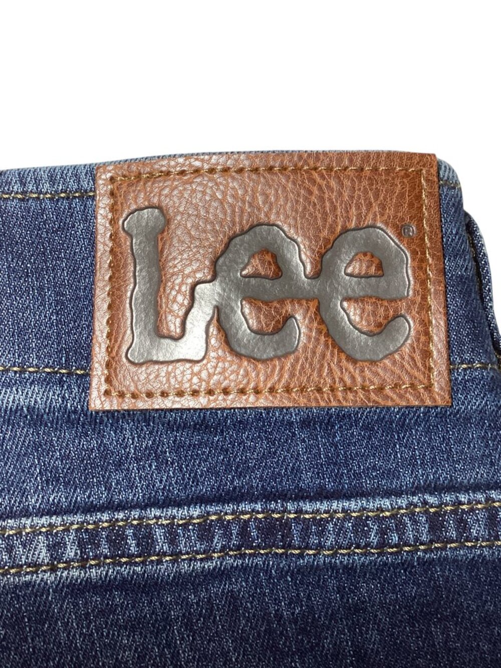 Lee: Men's Extreme Motion Jeans, Straight Taper, Size 38 x 30 - Picture 10 of 14